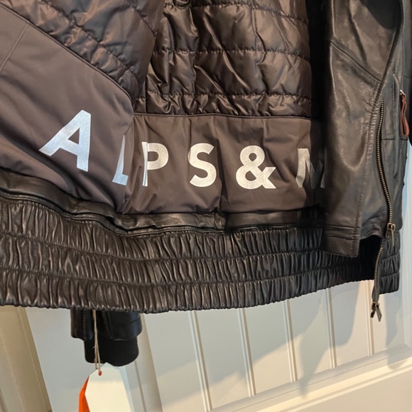 Leather jacket - Picture 3 of 9